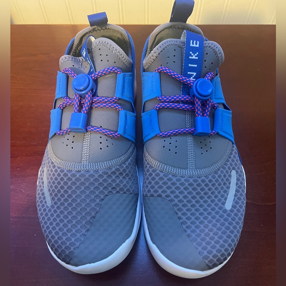 Brand new size 5.5 Y Nike sneakers